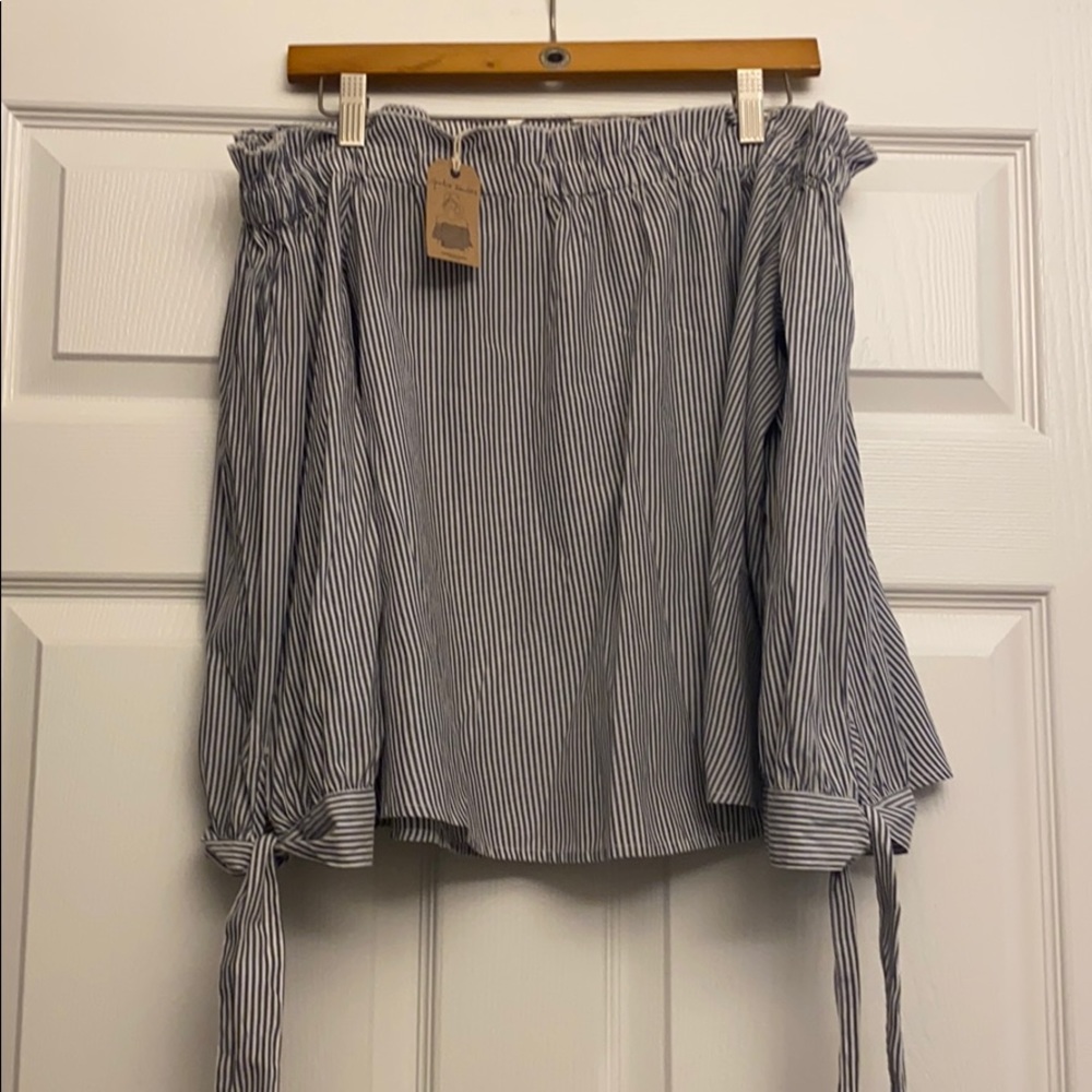 Stripe Pff the Shoulder Top-AEO